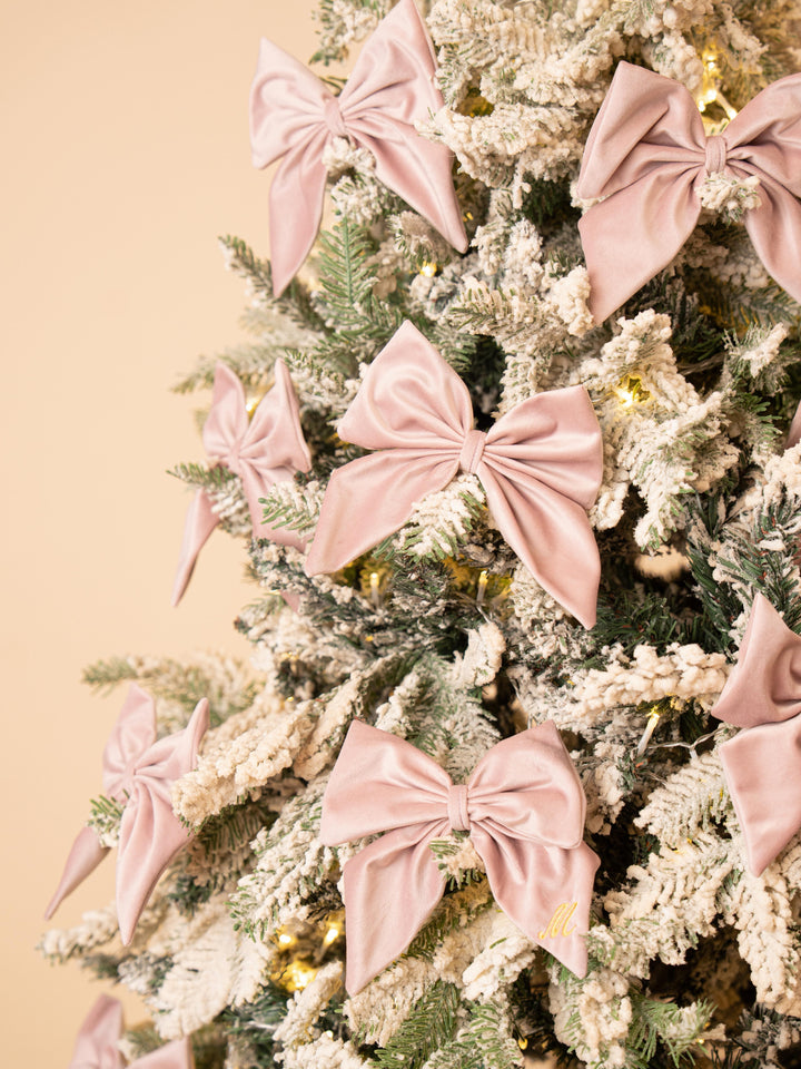 Fiocco di Natale in Velluto Personalizzato – Iniziale Ricamata | Fatto a Mano