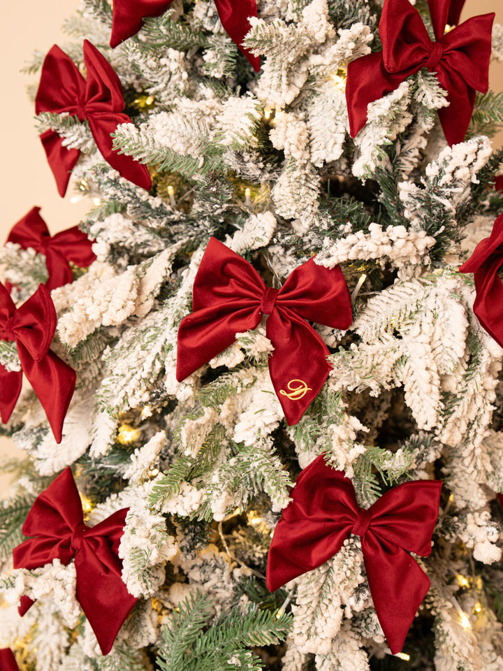 Fiocco di Natale in Velluto Personalizzato – Iniziale Ricamata | Fatto a Mano