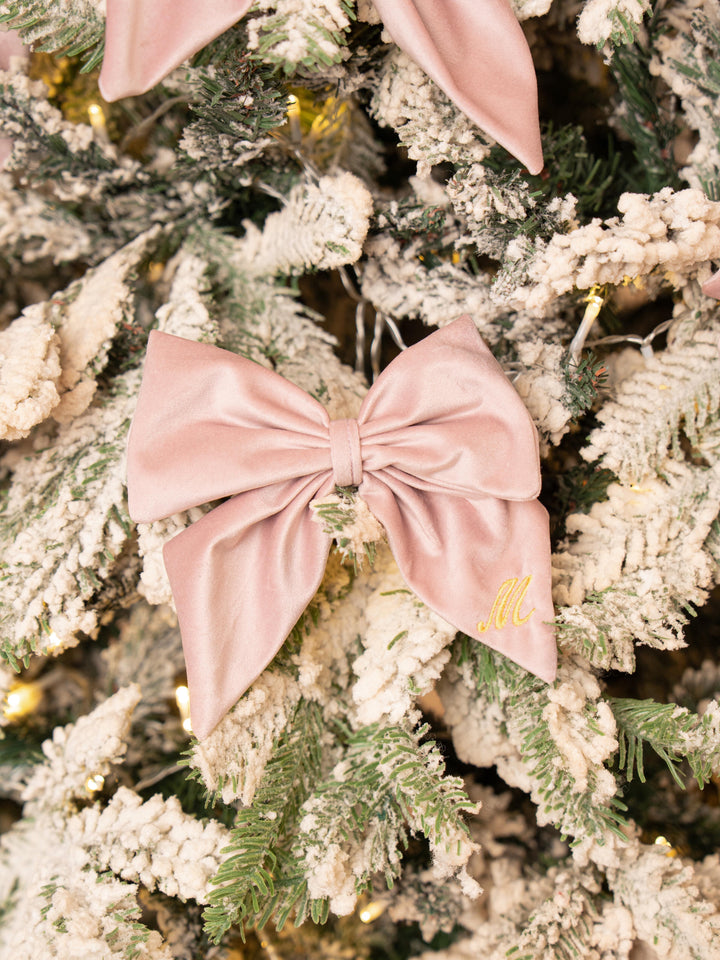 Fiocco di Natale in Velluto Personalizzato – Iniziale Ricamata | Fatto a Mano